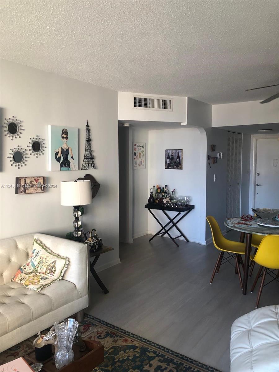 3199 S Ocean Dr 404, Hallandale Beach, Florida 33009, 1 Bedroom Bedrooms, ,1 BathroomBathrooms,Residentiallease,For Rent,3199 S Ocean Dr 404,A11540415