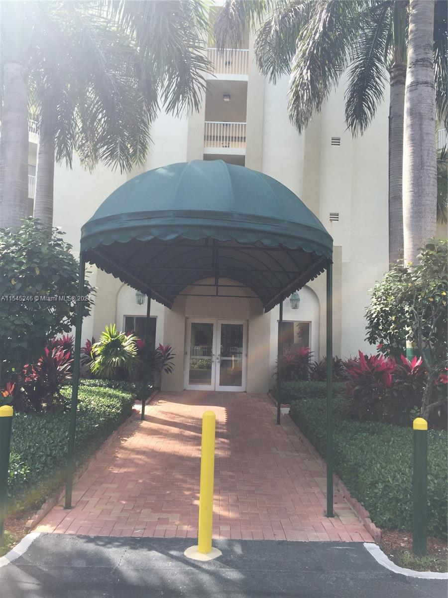 10770 NW 66th St 301, Doral, Florida 33178, 3 Bedrooms Bedrooms, ,2 BathroomsBathrooms,Residential,For Sale,10770 NW 66th St 301,A11545246