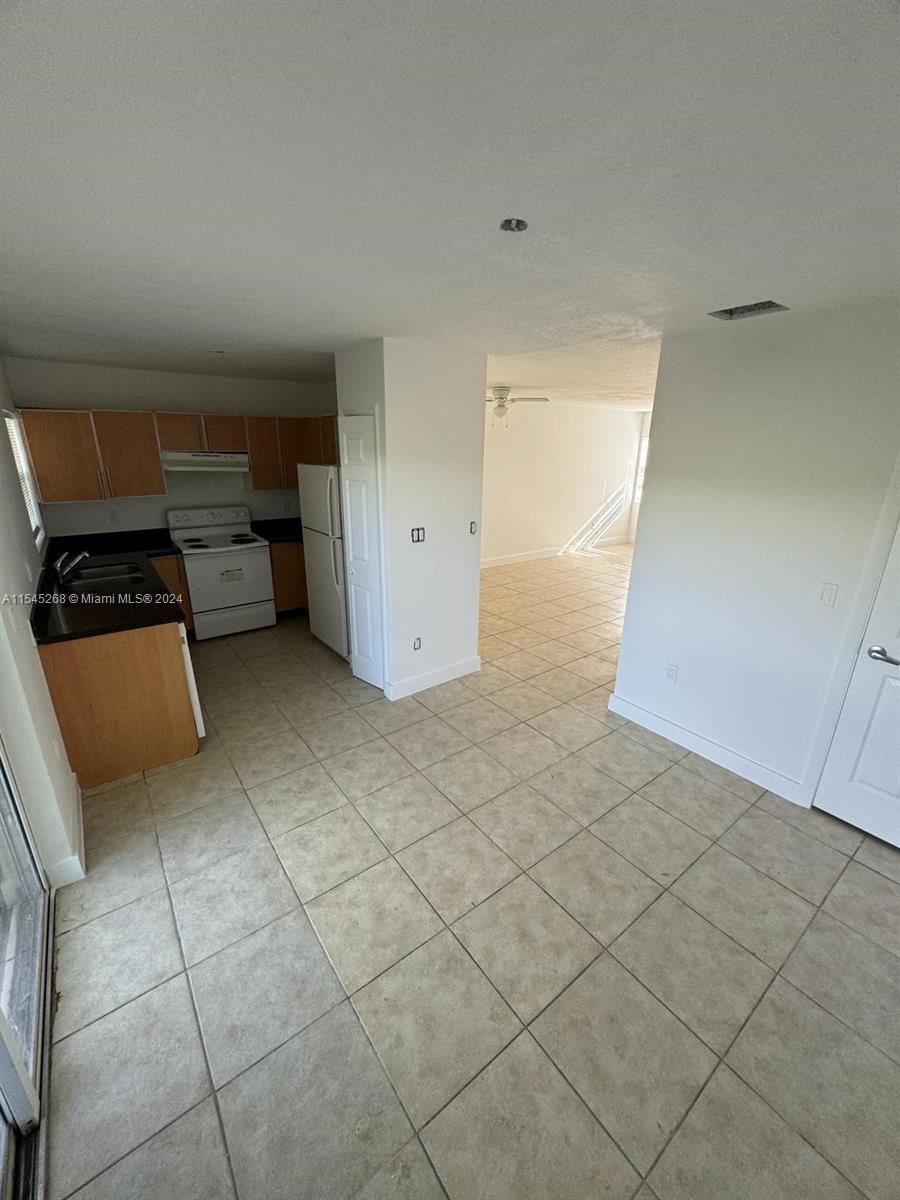 1702 N 28th Ave 4, Hollywood, Florida 33020, 3 Bedrooms Bedrooms, ,2 BathroomsBathrooms,Residentiallease,For Rent,1702 N 28th Ave 4,A11545268