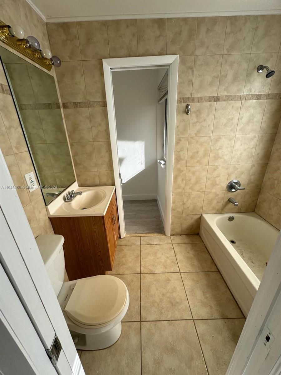 1702 N 28th Ave 4, Hollywood, Florida 33020, 3 Bedrooms Bedrooms, ,2 BathroomsBathrooms,Residentiallease,For Rent,1702 N 28th Ave 4,A11545268