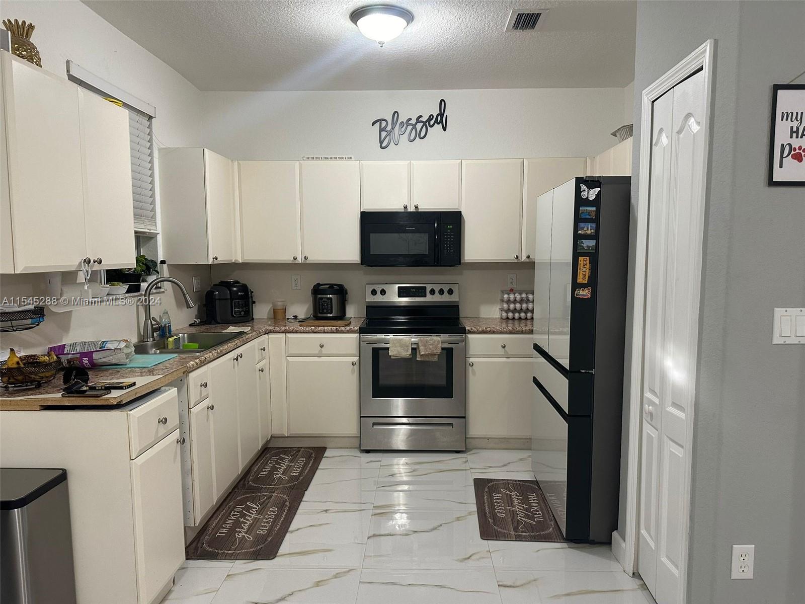 1081 SE 23rd Ave, Homestead, Florida 33035, 3 Bedrooms Bedrooms, ,2 BathroomsBathrooms,Residential,For Sale,1081 SE 23rd Ave,A11545288