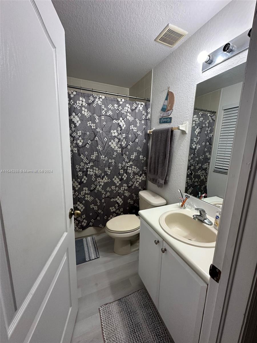 1081 SE 23rd Ave, Homestead, Florida 33035, 3 Bedrooms Bedrooms, ,2 BathroomsBathrooms,Residential,For Sale,1081 SE 23rd Ave,A11545288