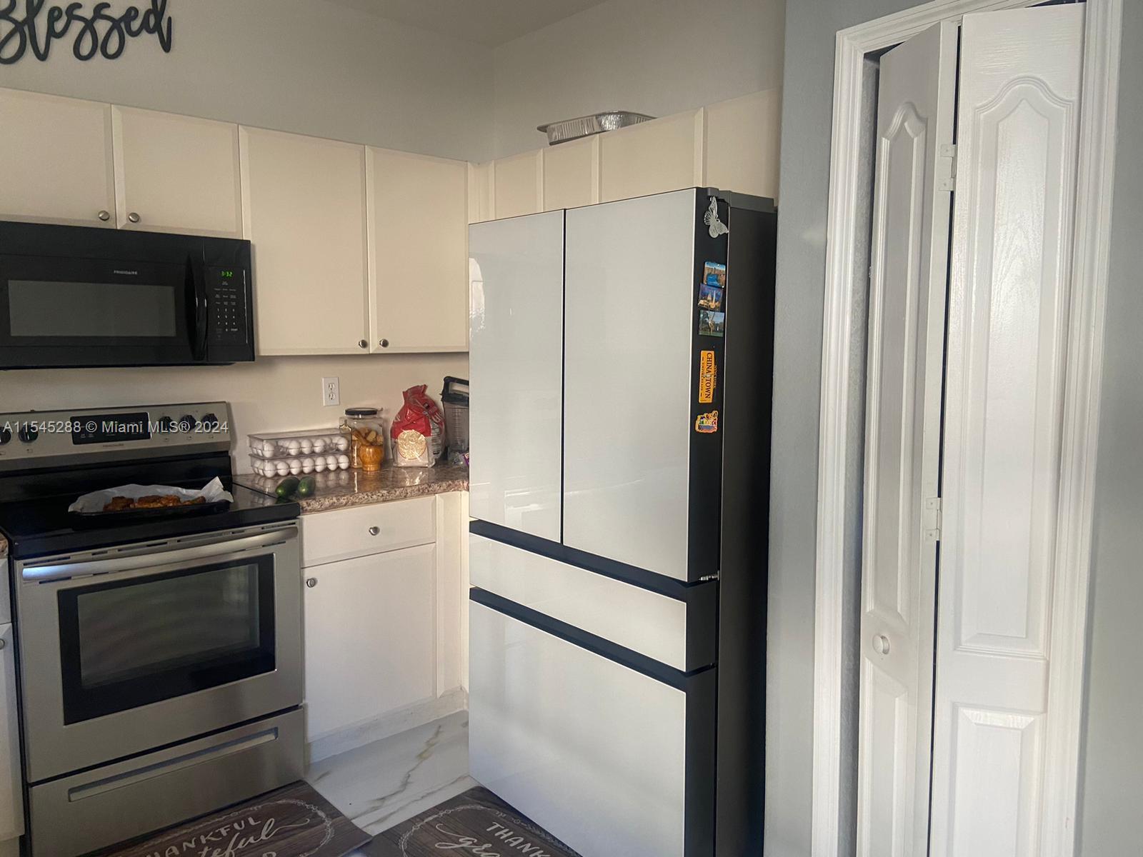 1081 SE 23rd Ave, Homestead, Florida 33035, 3 Bedrooms Bedrooms, ,2 BathroomsBathrooms,Residential,For Sale,1081 SE 23rd Ave,A11545288