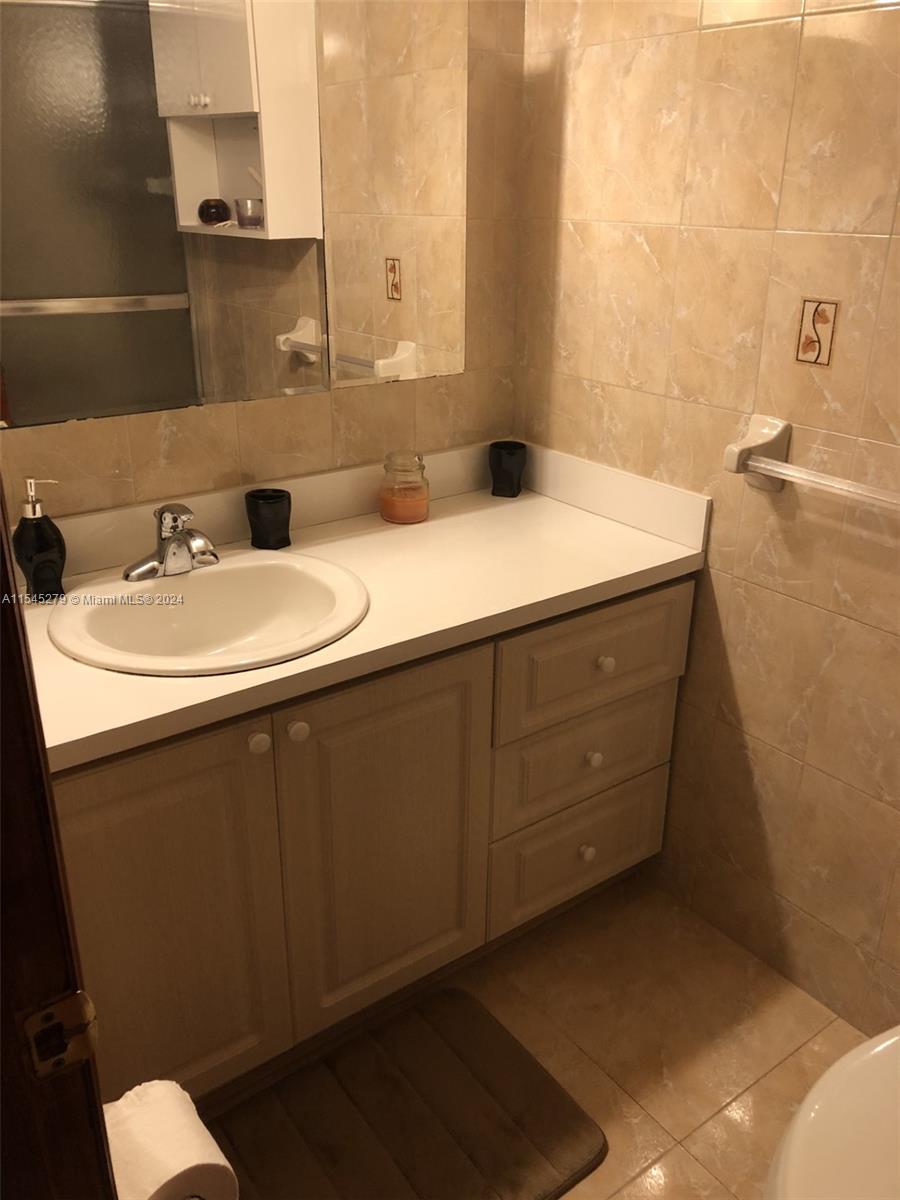 2 ND bathroom