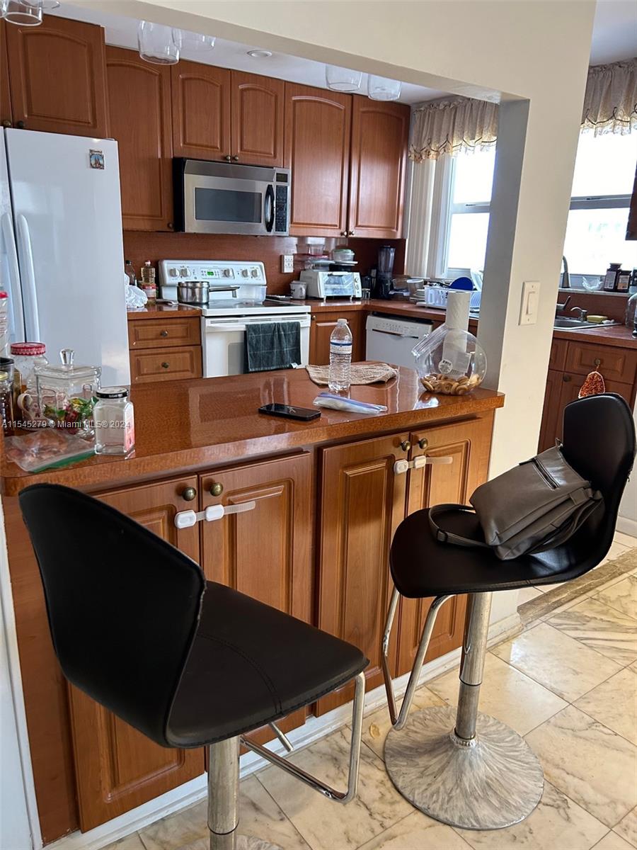 1825 S Ocean Dr 814, Hallandale Beach, Florida 33009, 2 Bedrooms Bedrooms, ,2 BathroomsBathrooms,Residential,For Sale,1825 S Ocean Dr 814,A11545279
