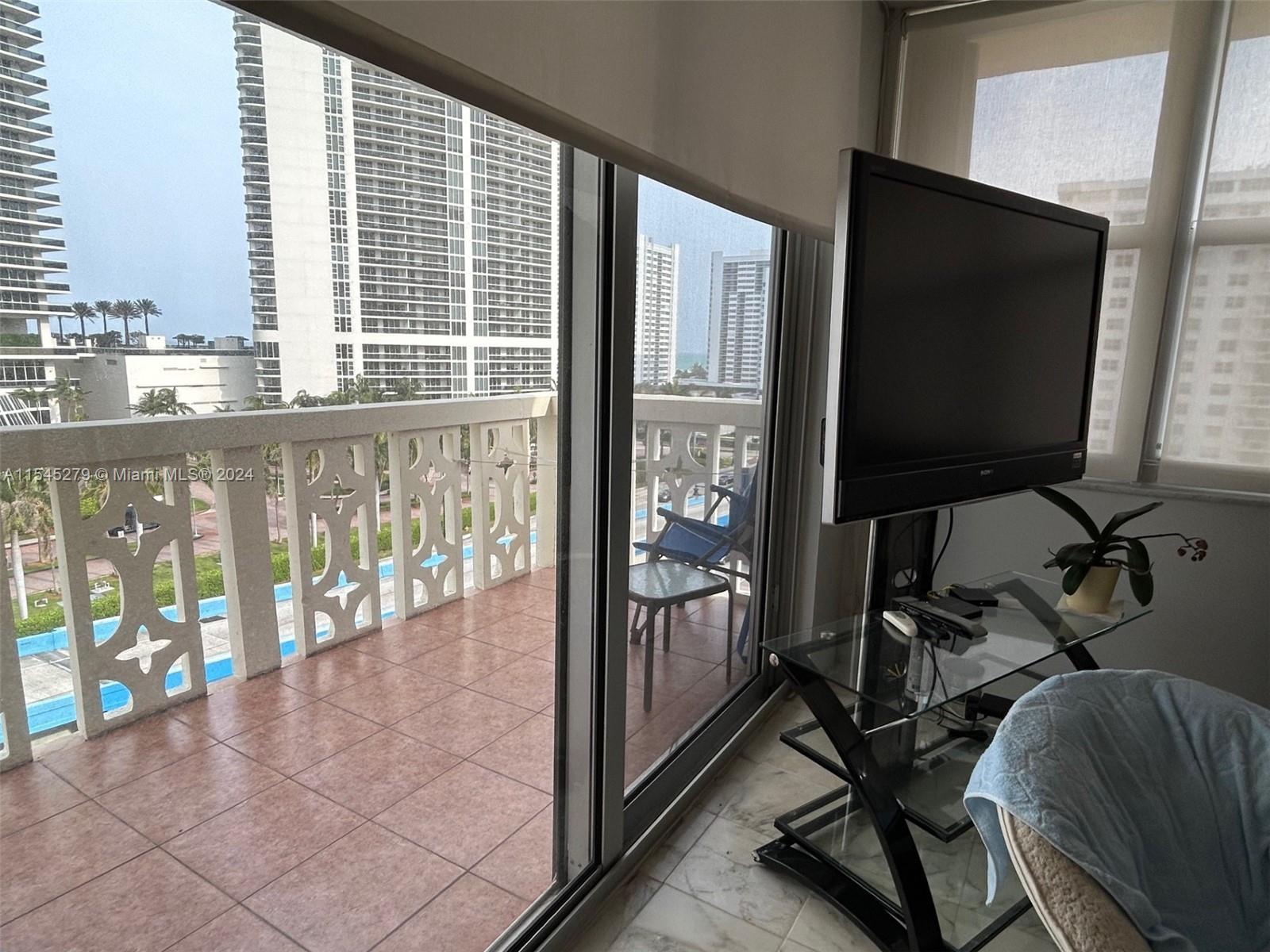 1825 S Ocean Dr 814, Hallandale Beach, Florida 33009, 2 Bedrooms Bedrooms, ,2 BathroomsBathrooms,Residential,For Sale,1825 S Ocean Dr 814,A11545279