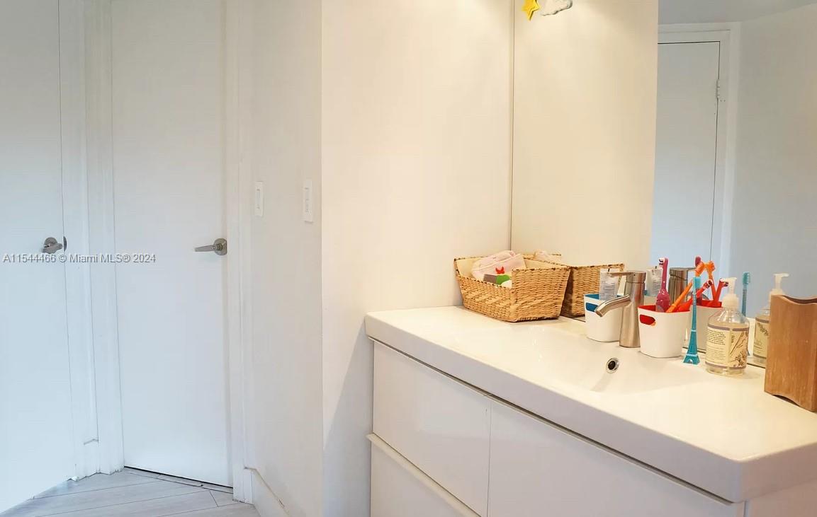 2333 Brickell Ave 417, Miami, Florida 33129, 2 Bedrooms Bedrooms, ,2 BathroomsBathrooms,Residential,For Sale,2333 Brickell Ave 417,A11544466