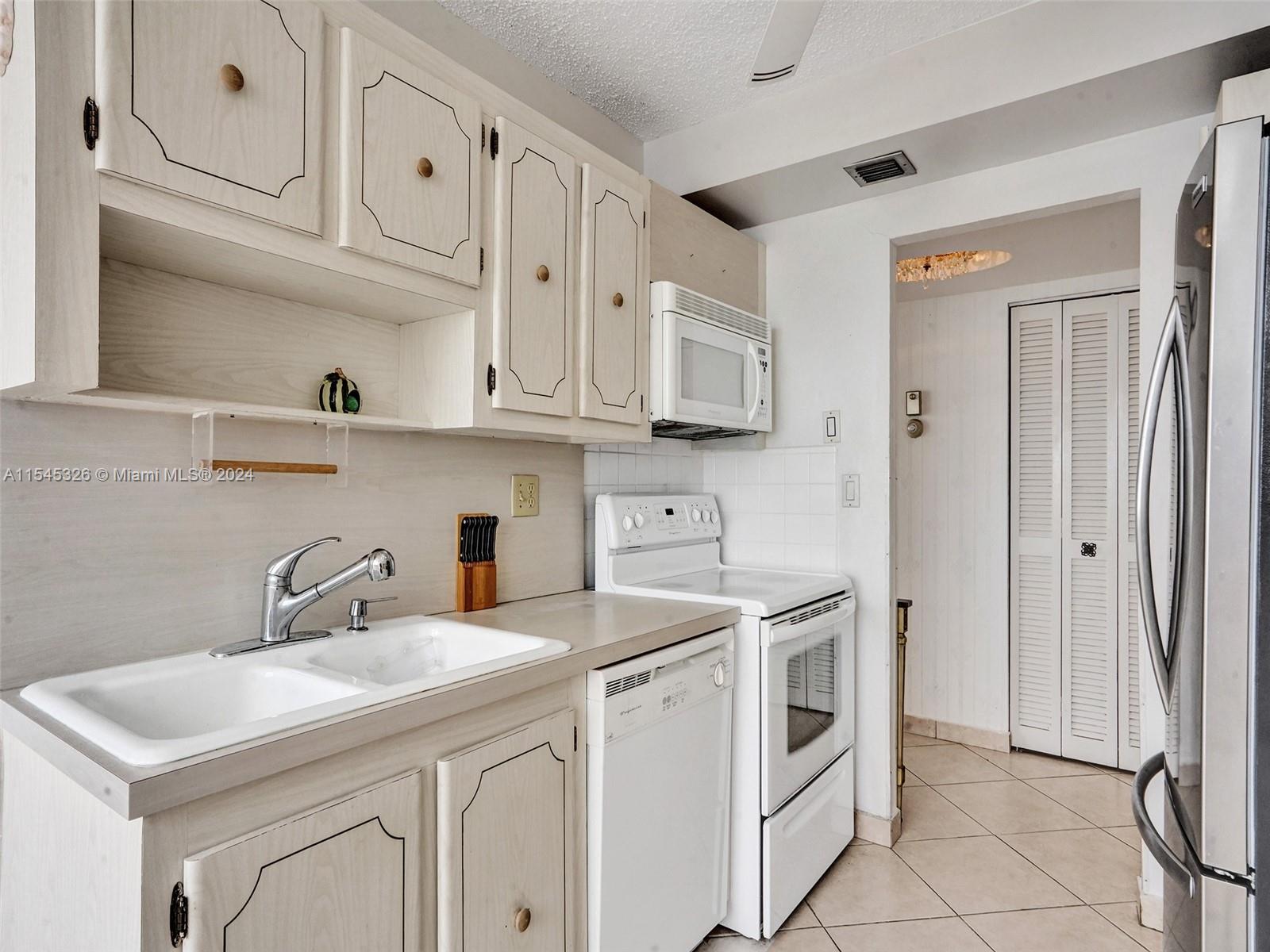 1833 S Ocean Dr 1511, Hallandale Beach, Florida 33009, 2 Bedrooms Bedrooms, ,2 BathroomsBathrooms,Residentiallease,For Rent,1833 S Ocean Dr 1511,A11545326