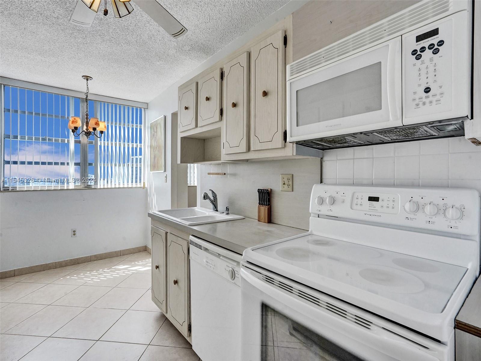 1833 S Ocean Dr 1511, Hallandale Beach, Florida 33009, 2 Bedrooms Bedrooms, ,2 BathroomsBathrooms,Residentiallease,For Rent,1833 S Ocean Dr 1511,A11545326