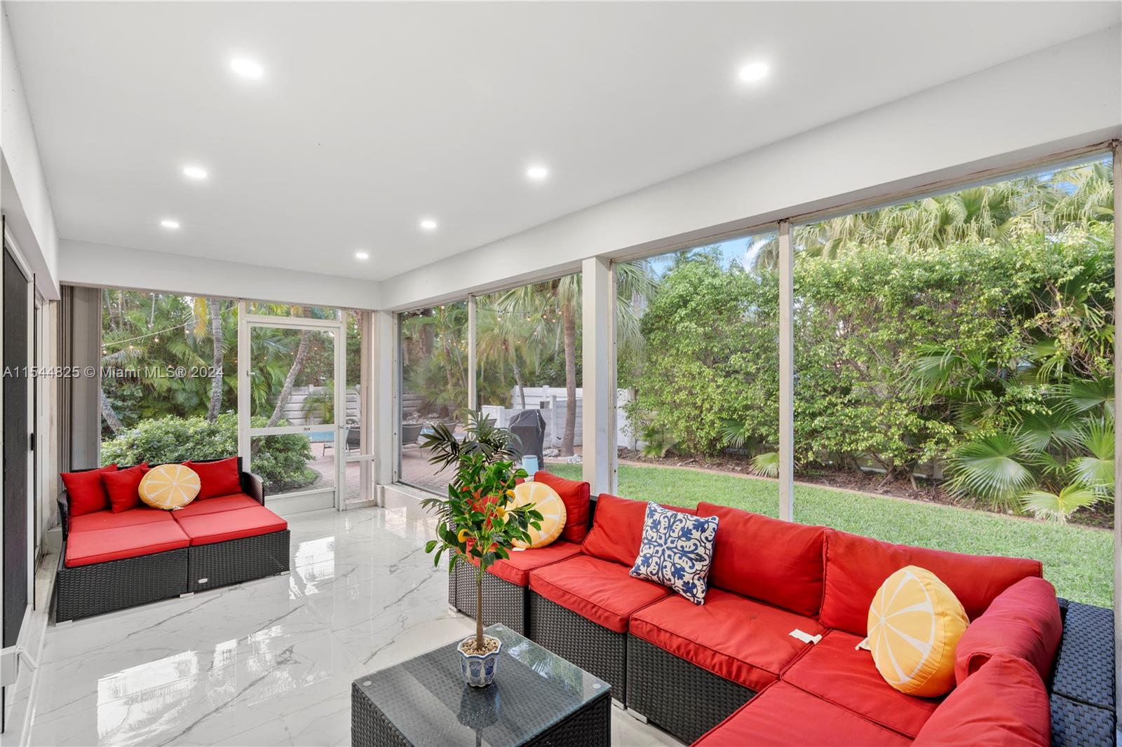 1247 Jackson St, Hollywood, Florida 33019, 4 Bedrooms Bedrooms, ,4 BathroomsBathrooms,Residential,For Sale,1247 Jackson St,A11544825