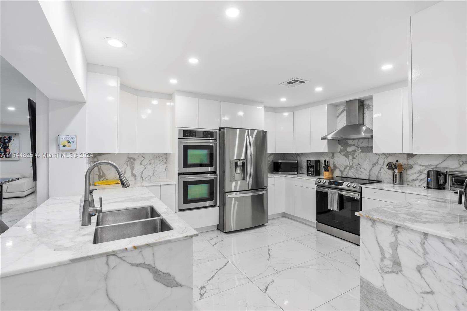 1247 Jackson St, Hollywood, Florida 33019, 4 Bedrooms Bedrooms, ,4 BathroomsBathrooms,Residential,For Sale,1247 Jackson St,A11544825