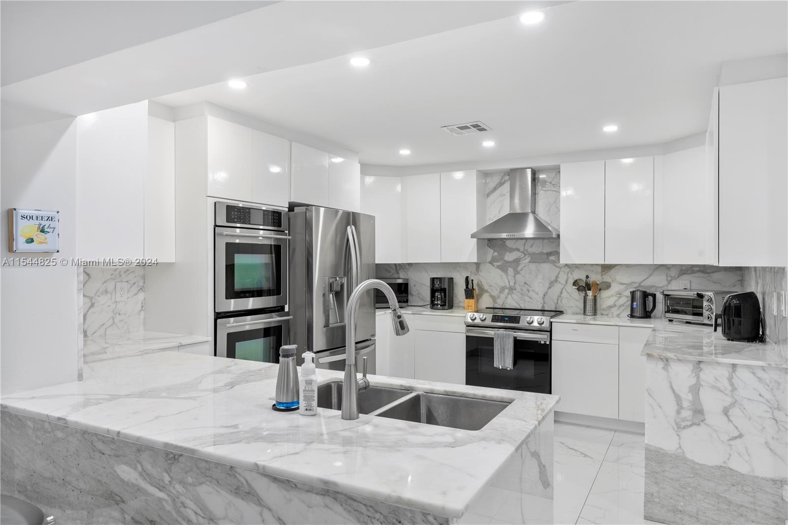 1247 Jackson St, Hollywood, Florida 33019, 4 Bedrooms Bedrooms, ,4 BathroomsBathrooms,Residential,For Sale,1247 Jackson St,A11544825