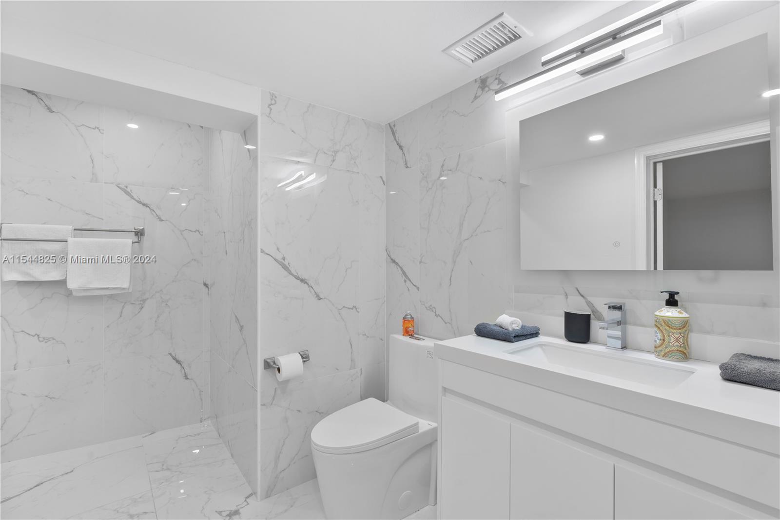 1247 Jackson St, Hollywood, Florida 33019, 4 Bedrooms Bedrooms, ,4 BathroomsBathrooms,Residential,For Sale,1247 Jackson St,A11544825