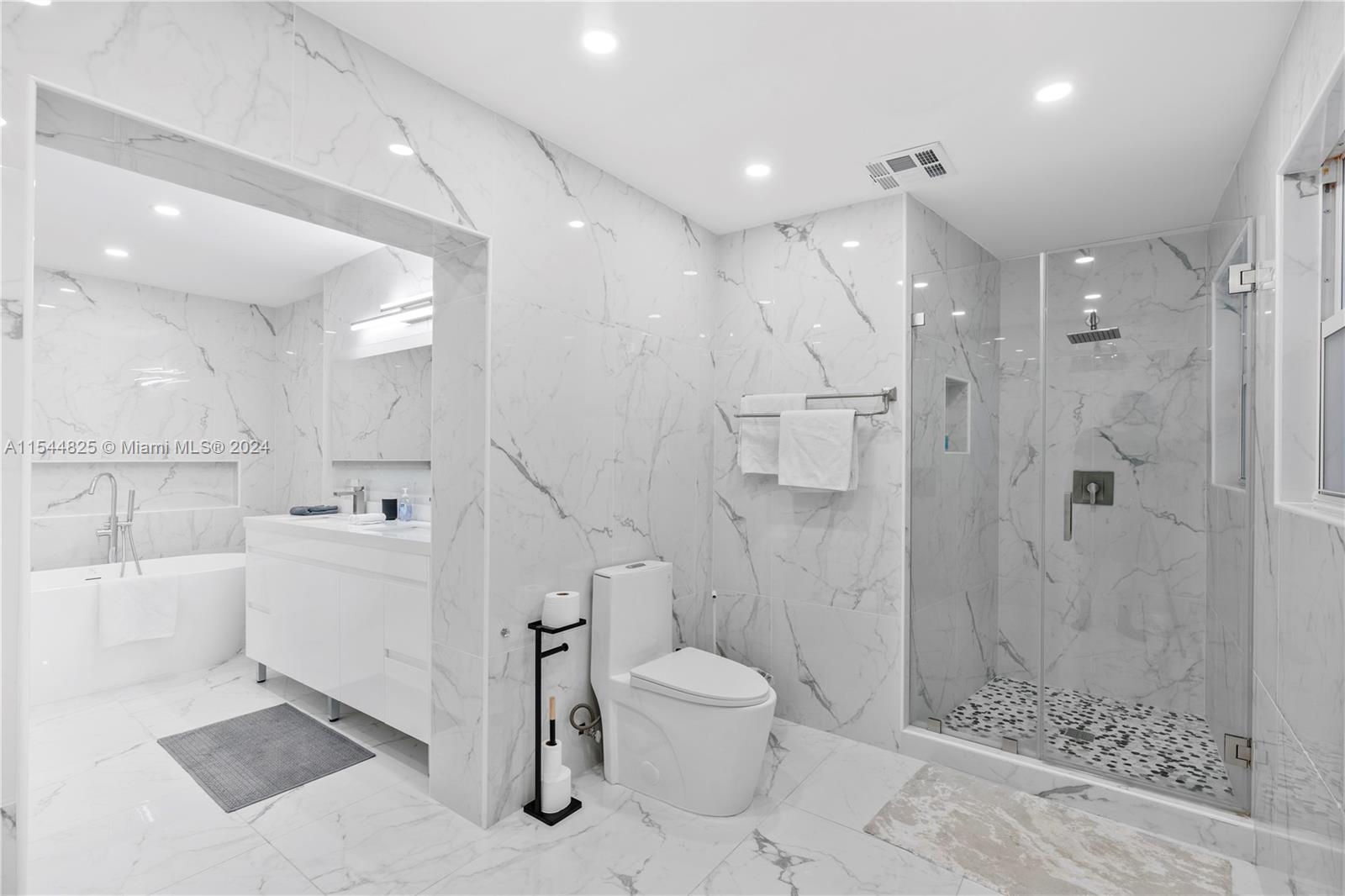 1247 Jackson St, Hollywood, Florida 33019, 4 Bedrooms Bedrooms, ,4 BathroomsBathrooms,Residential,For Sale,1247 Jackson St,A11544825