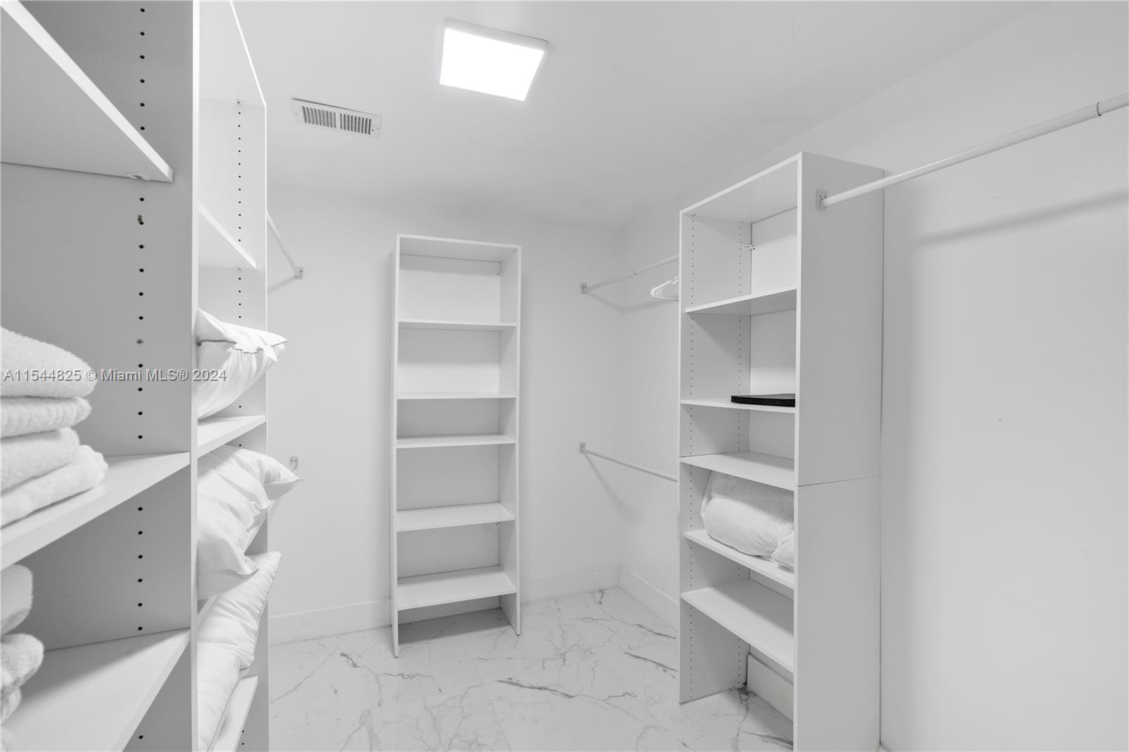 1247 Jackson St, Hollywood, Florida 33019, 4 Bedrooms Bedrooms, ,4 BathroomsBathrooms,Residential,For Sale,1247 Jackson St,A11544825