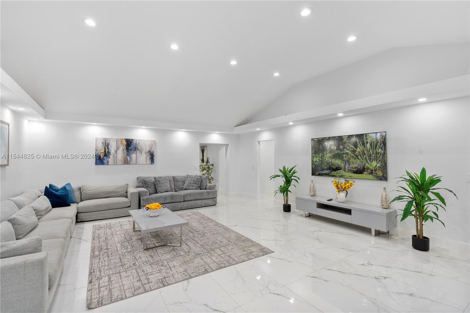 1247 Jackson St, Hollywood, Florida 33019, 4 Bedrooms Bedrooms, ,4 BathroomsBathrooms,Residential,For Sale,1247 Jackson St,A11544825