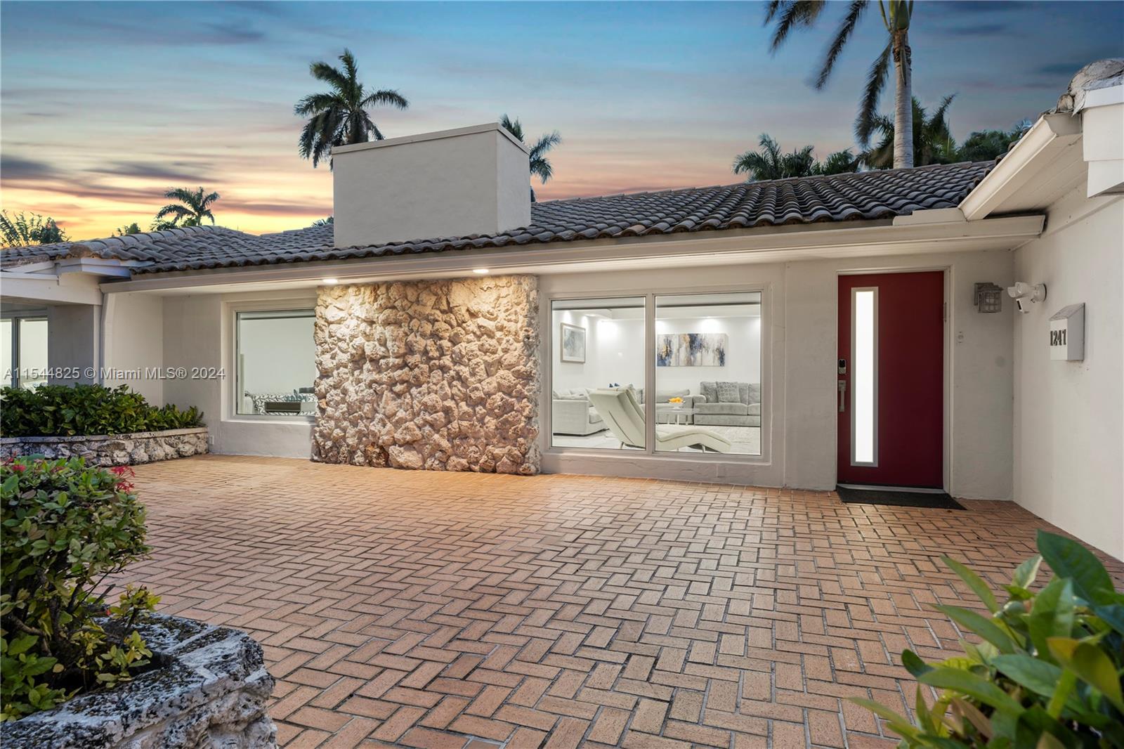 1247 Jackson St, Hollywood, Florida 33019, 4 Bedrooms Bedrooms, ,4 BathroomsBathrooms,Residential,For Sale,1247 Jackson St,A11544825