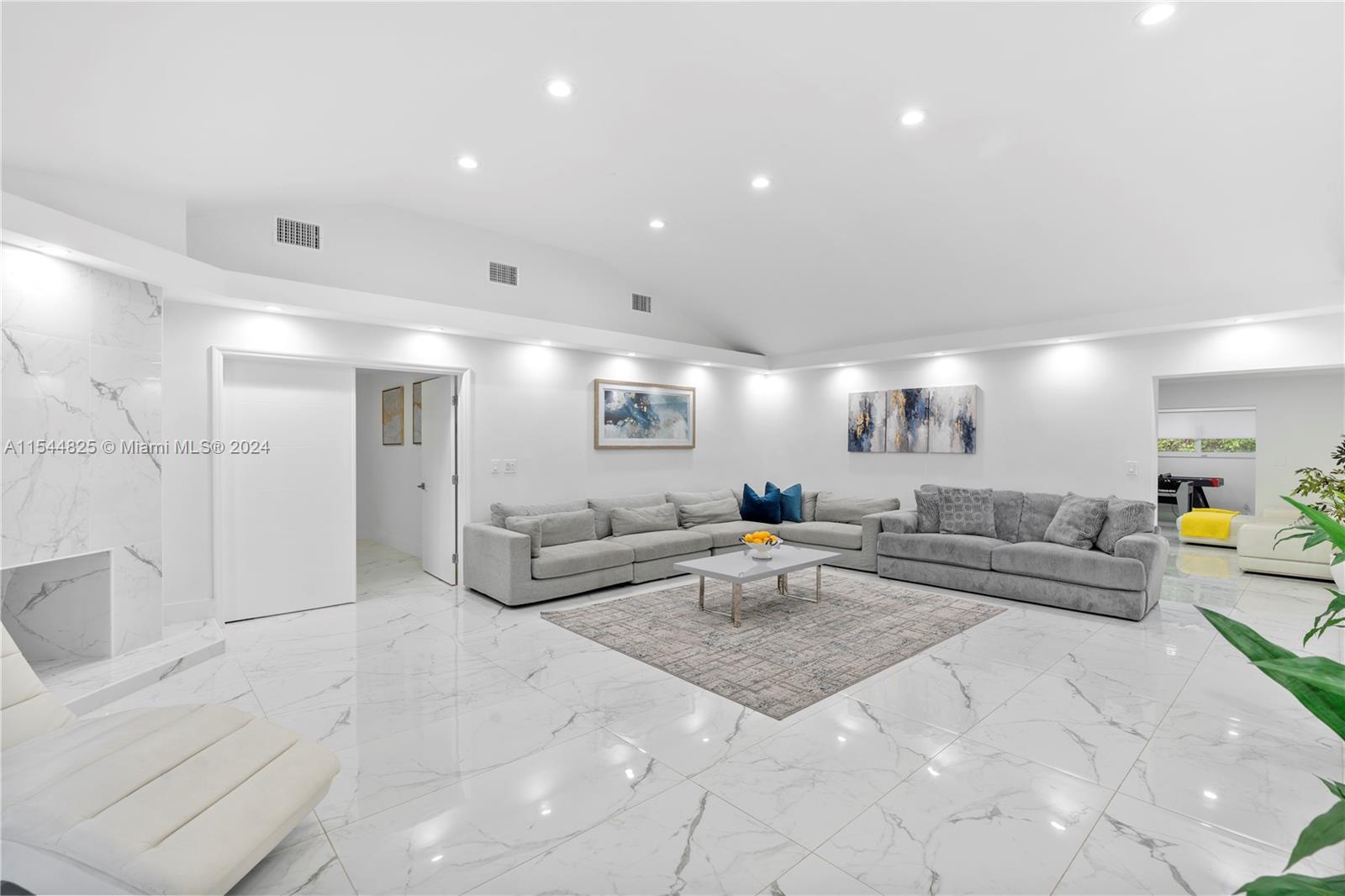 1247 Jackson St, Hollywood, Florida 33019, 4 Bedrooms Bedrooms, ,4 BathroomsBathrooms,Residential,For Sale,1247 Jackson St,A11544825