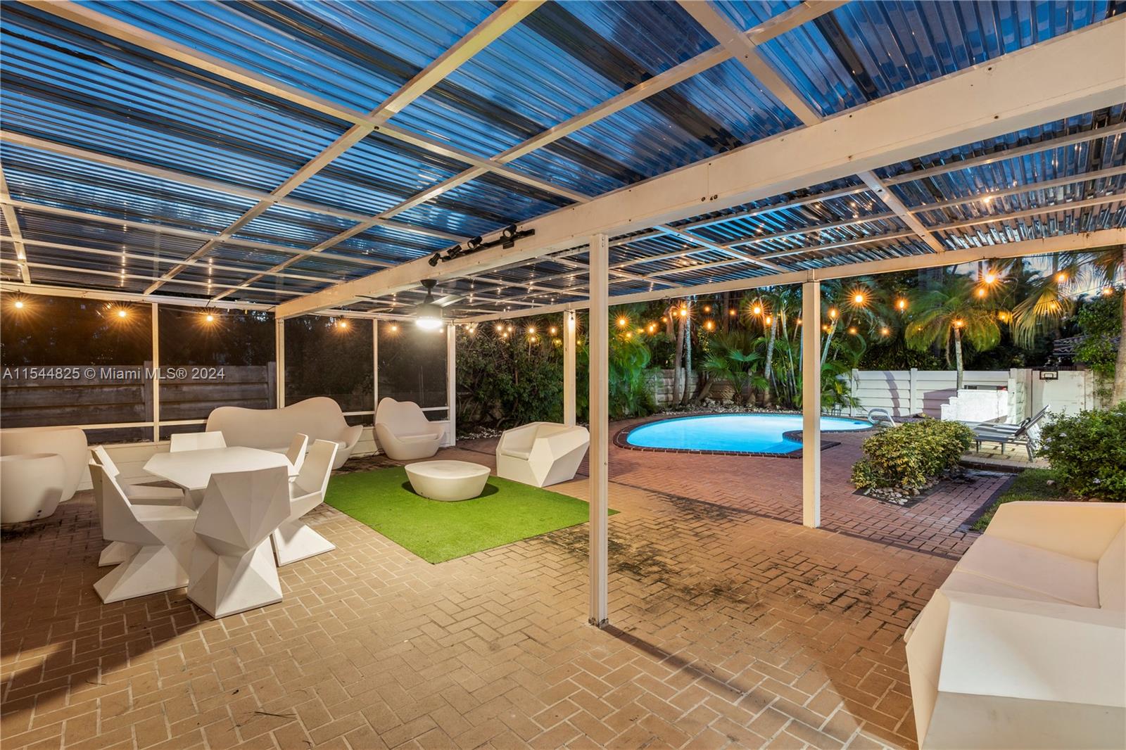 1247 Jackson St, Hollywood, Florida 33019, 4 Bedrooms Bedrooms, ,4 BathroomsBathrooms,Residential,For Sale,1247 Jackson St,A11544825