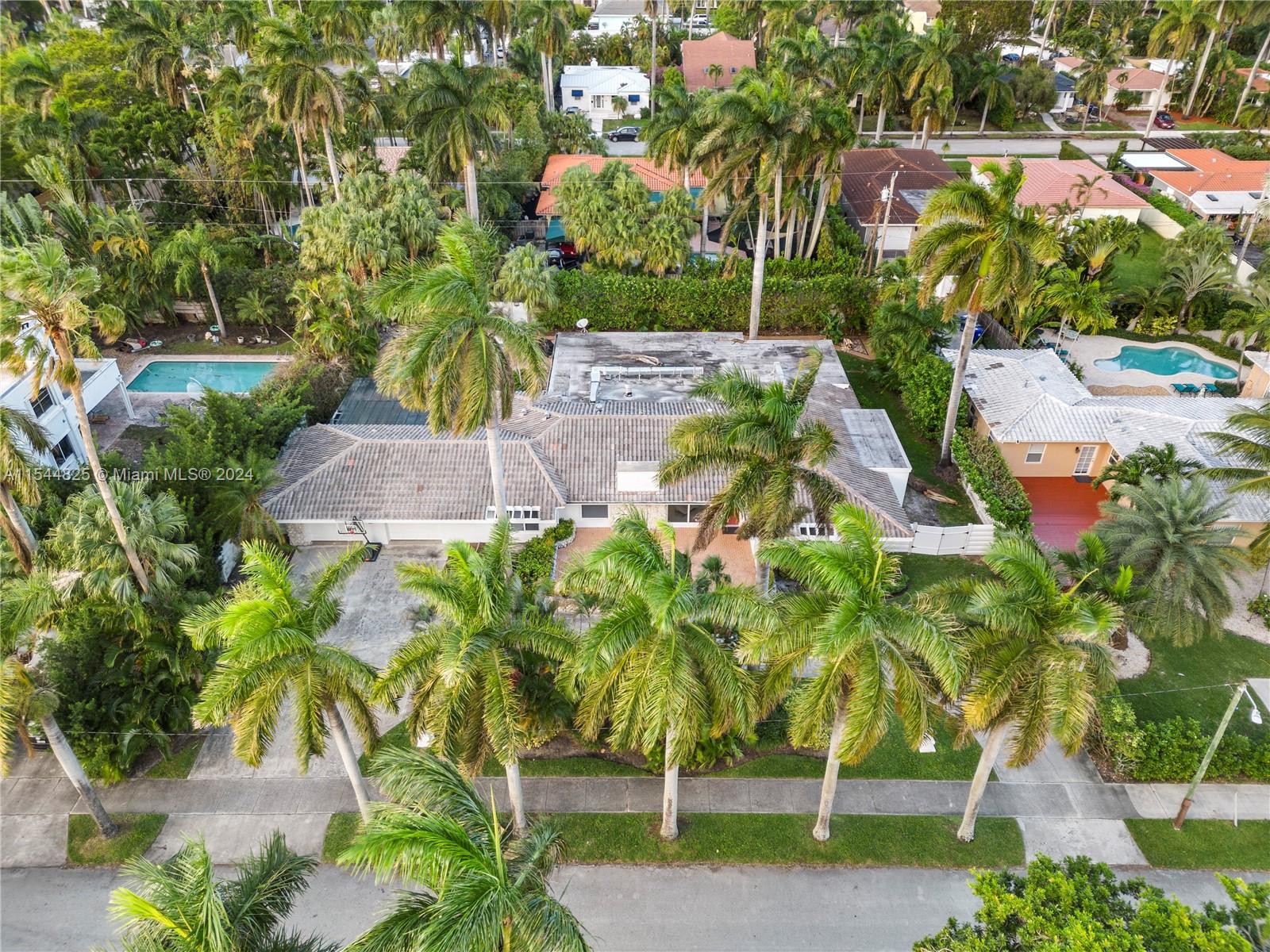 1247 Jackson St, Hollywood, Florida 33019, 4 Bedrooms Bedrooms, ,4 BathroomsBathrooms,Residential,For Sale,1247 Jackson St,A11544825