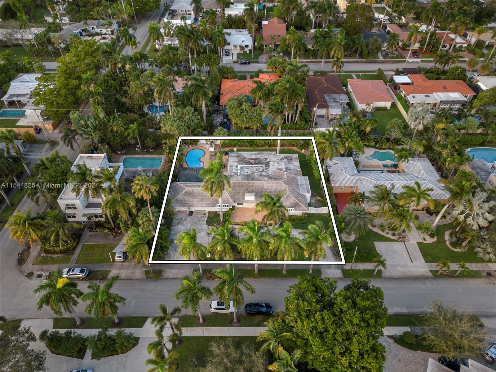 1247 Jackson St, Hollywood, Florida 33019, 4 Bedrooms Bedrooms, ,4 BathroomsBathrooms,Residential,For Sale,1247 Jackson St,A11544825