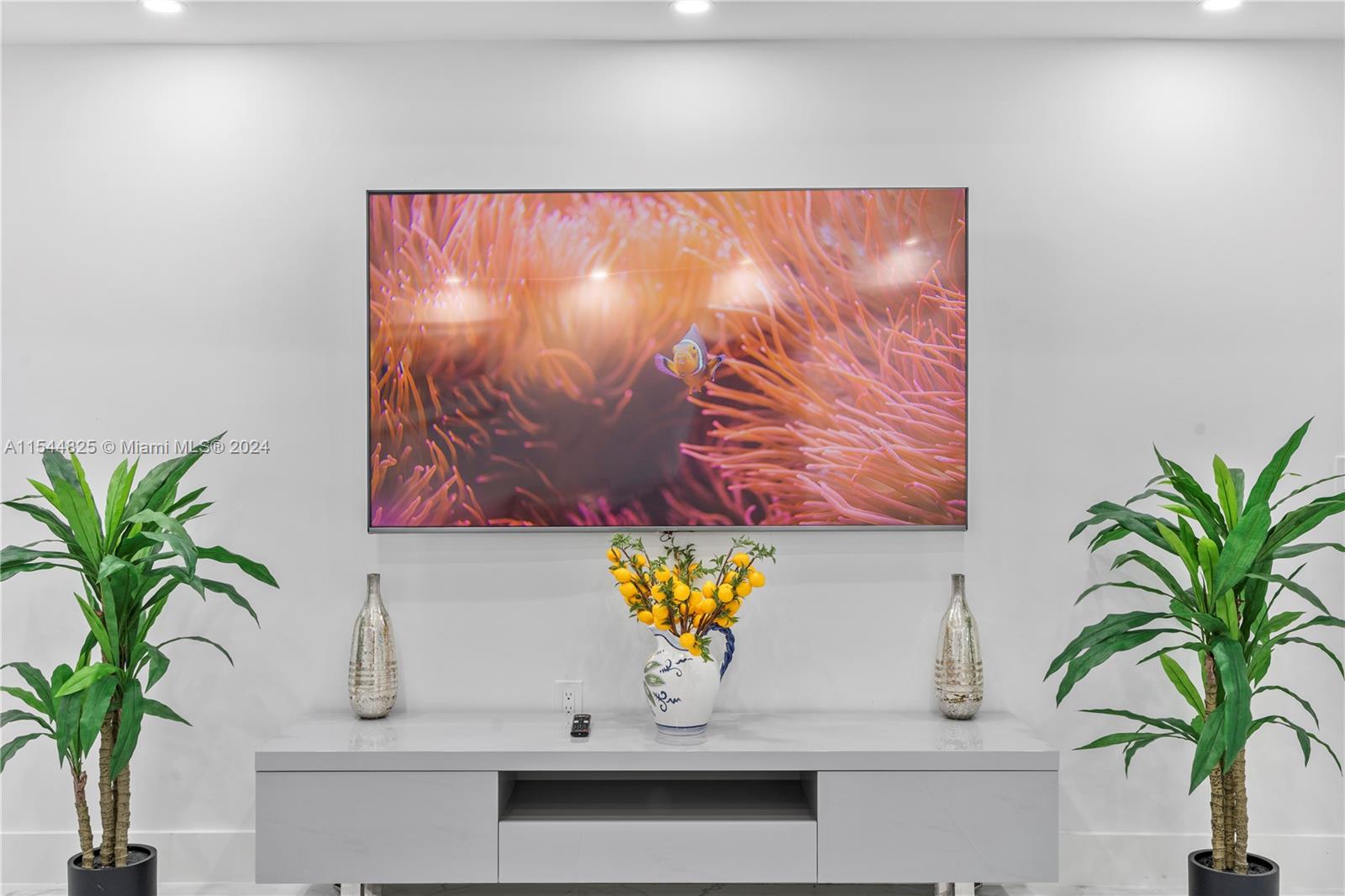 1247 Jackson St, Hollywood, Florida 33019, 4 Bedrooms Bedrooms, ,4 BathroomsBathrooms,Residential,For Sale,1247 Jackson St,A11544825