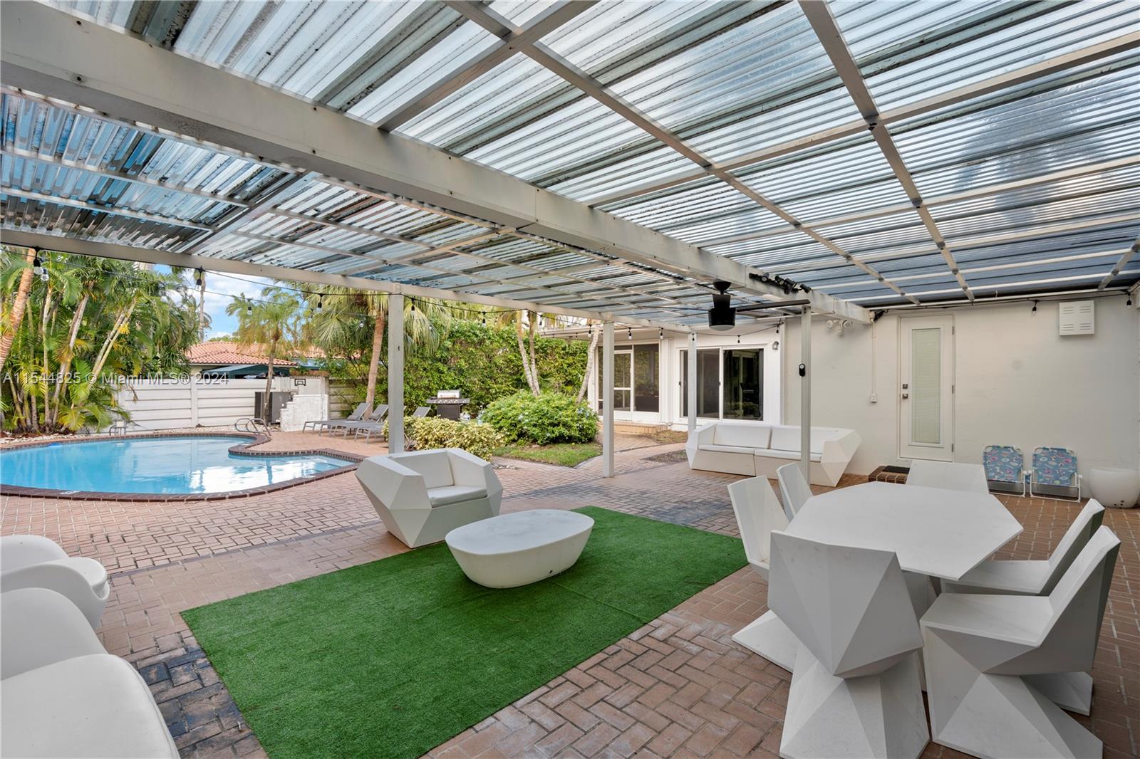 1247 Jackson St, Hollywood, Florida 33019, 4 Bedrooms Bedrooms, ,4 BathroomsBathrooms,Residential,For Sale,1247 Jackson St,A11544825