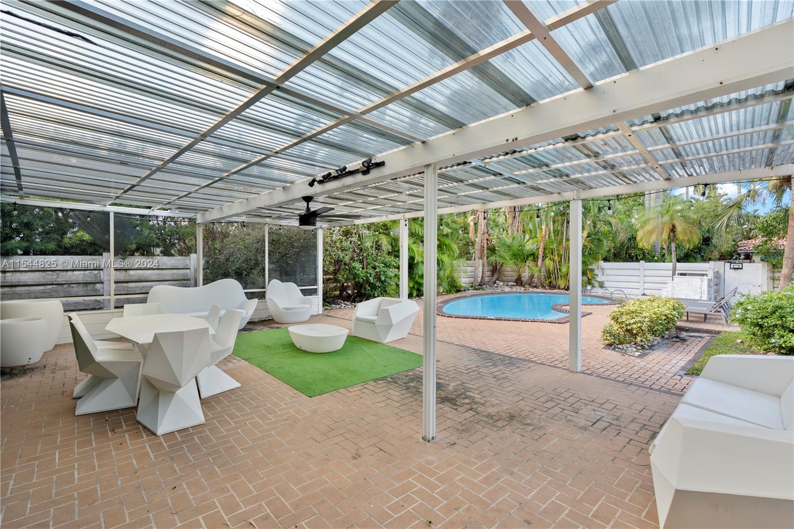 1247 Jackson St, Hollywood, Florida 33019, 4 Bedrooms Bedrooms, ,4 BathroomsBathrooms,Residential,For Sale,1247 Jackson St,A11544825