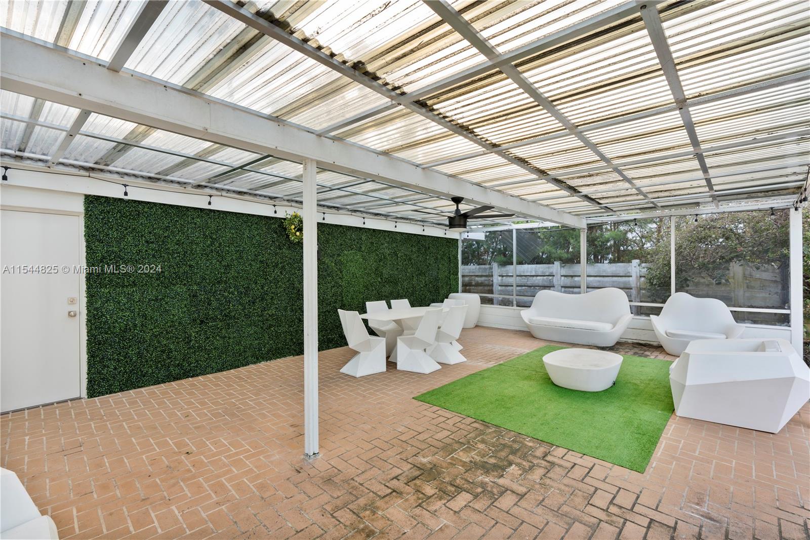 1247 Jackson St, Hollywood, Florida 33019, 4 Bedrooms Bedrooms, ,4 BathroomsBathrooms,Residential,For Sale,1247 Jackson St,A11544825