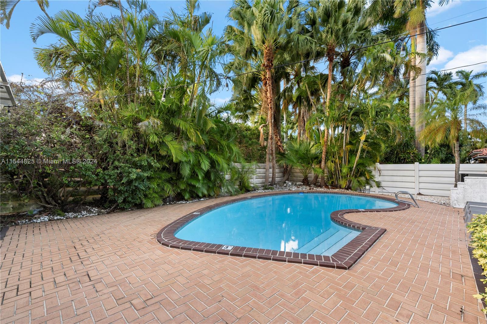 1247 Jackson St, Hollywood, Florida 33019, 4 Bedrooms Bedrooms, ,4 BathroomsBathrooms,Residential,For Sale,1247 Jackson St,A11544825