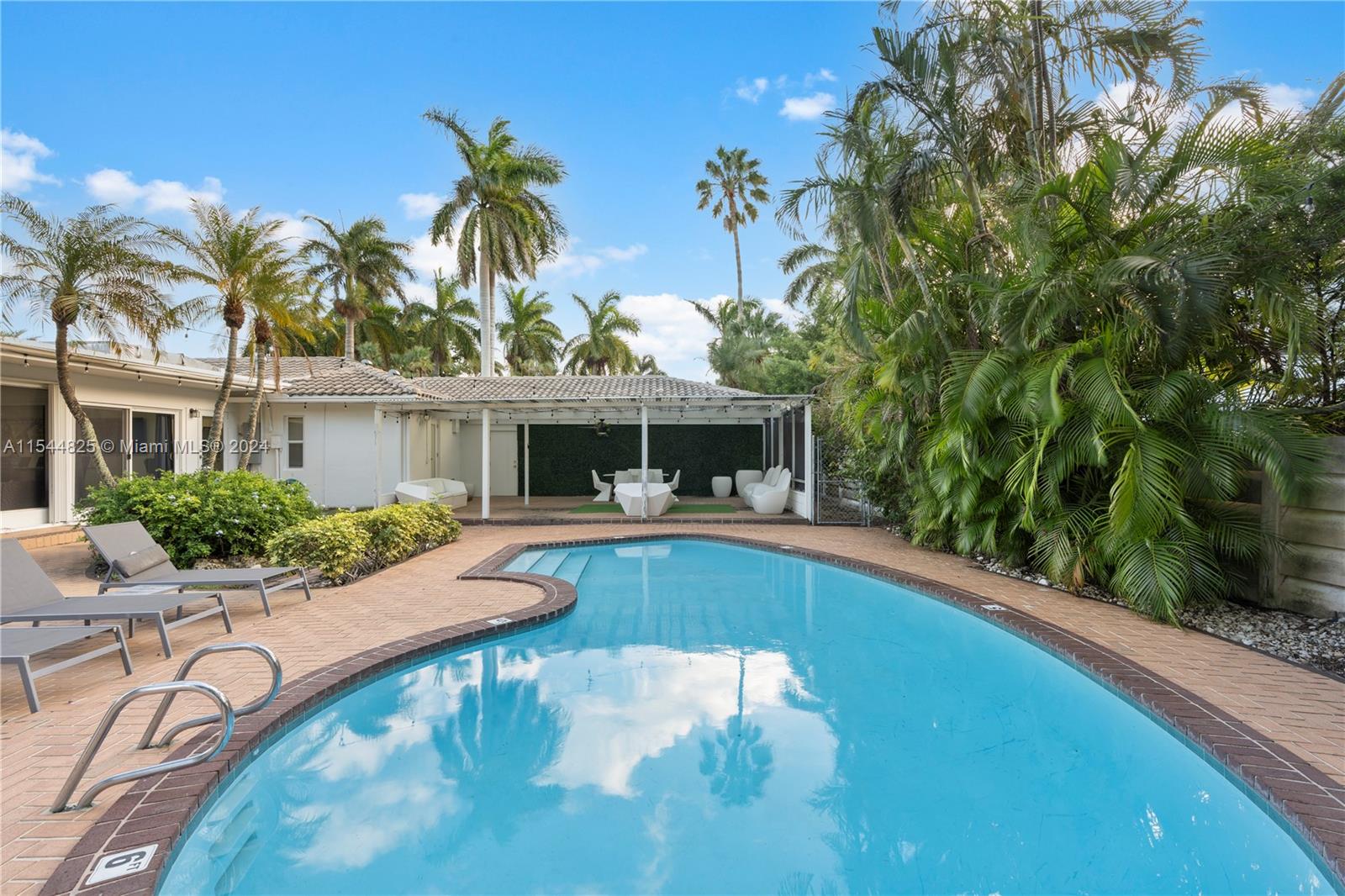 1247 Jackson St, Hollywood, Florida 33019, 4 Bedrooms Bedrooms, ,4 BathroomsBathrooms,Residential,For Sale,1247 Jackson St,A11544825