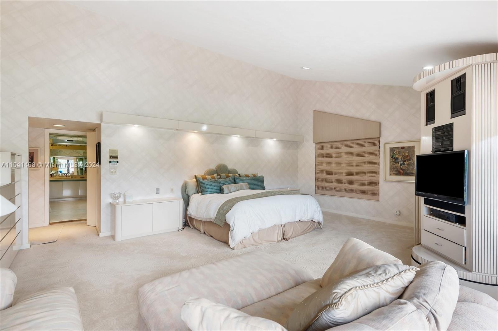 3071 N 35th St, Hollywood, Florida 33021, 6 Bedrooms Bedrooms, ,4 BathroomsBathrooms,Residential,For Sale,3071 N 35th St,A11541468