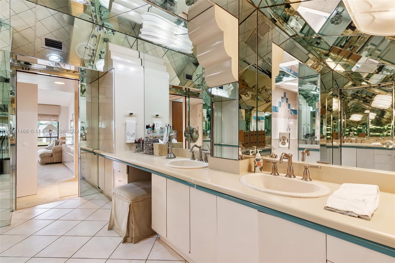 3071 N 35th St, Hollywood, Florida 33021, 6 Bedrooms Bedrooms, ,4 BathroomsBathrooms,Residential,For Sale,3071 N 35th St,A11541468