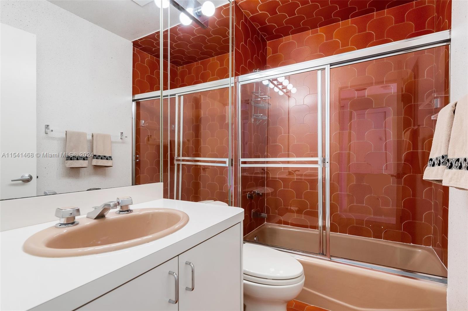 3071 N 35th St, Hollywood, Florida 33021, 6 Bedrooms Bedrooms, ,4 BathroomsBathrooms,Residential,For Sale,3071 N 35th St,A11541468