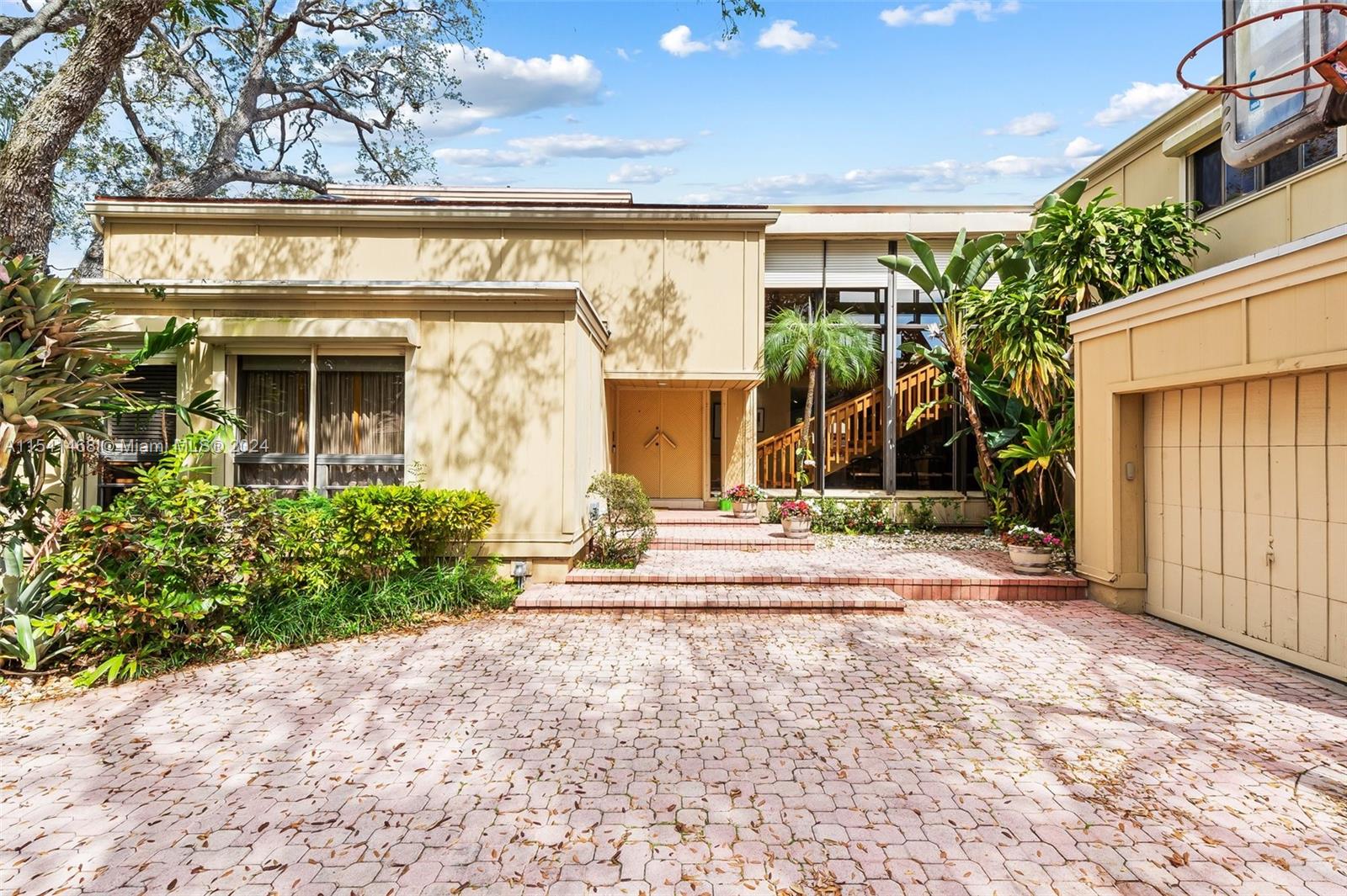 3071 N 35th St, Hollywood, Florida 33021, 6 Bedrooms Bedrooms, ,4 BathroomsBathrooms,Residential,For Sale,3071 N 35th St,A11541468