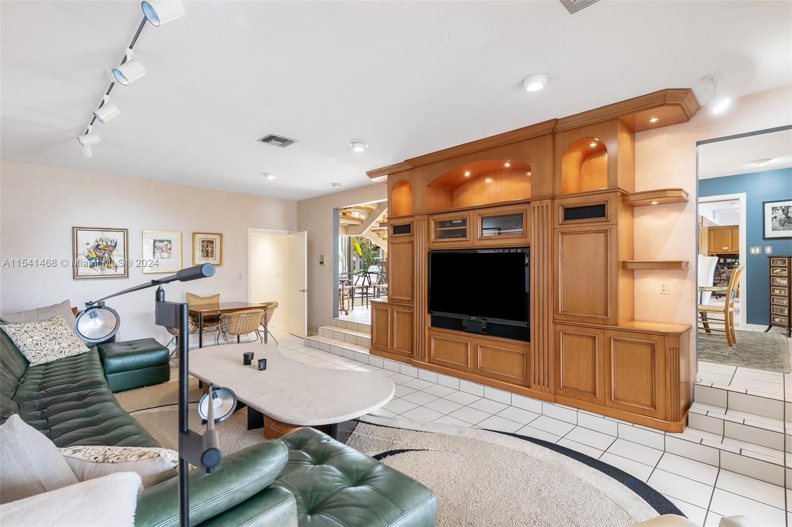 3071 N 35th St, Hollywood, Florida 33021, 6 Bedrooms Bedrooms, ,4 BathroomsBathrooms,Residential,For Sale,3071 N 35th St,A11541468