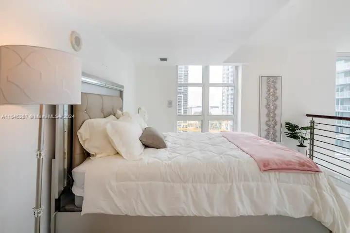 41 SE 5th St 1402, Miami, Florida 33131, 2 Bedrooms Bedrooms, ,2 BathroomsBathrooms,Residentiallease,For Rent,41 SE 5th St 1402,A11545287
