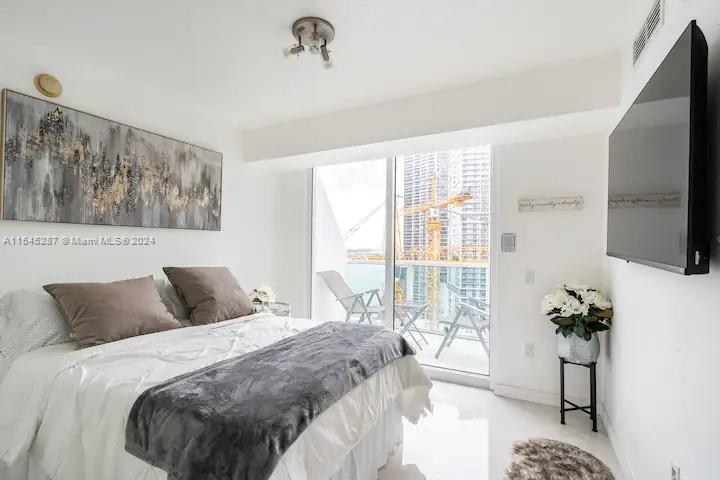 41 SE 5th St 1402, Miami, Florida 33131, 2 Bedrooms Bedrooms, ,2 BathroomsBathrooms,Residentiallease,For Rent,41 SE 5th St 1402,A11545287