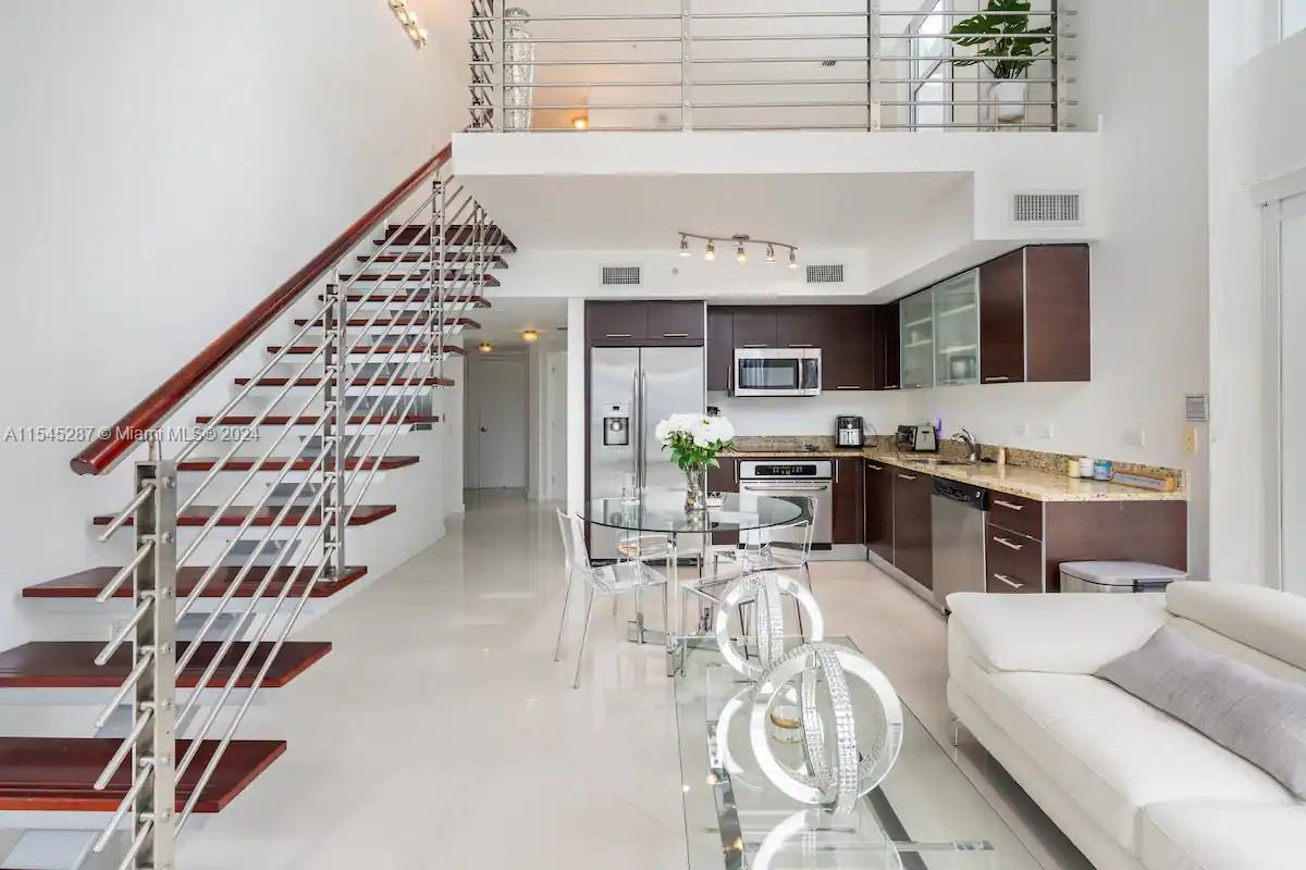 41 SE 5th St 1402, Miami, Florida 33131, 2 Bedrooms Bedrooms, ,2 BathroomsBathrooms,Residentiallease,For Rent,41 SE 5th St 1402,A11545287