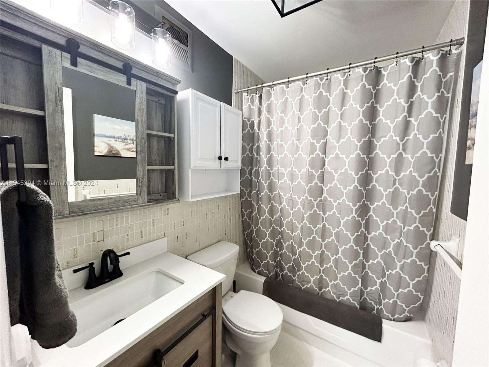 5300 Washington St D106, Hollywood, Florida 33021, 1 Bedroom Bedrooms, ,2 BathroomsBathrooms,Residentiallease,For Rent,5300 Washington St D106,A11545394