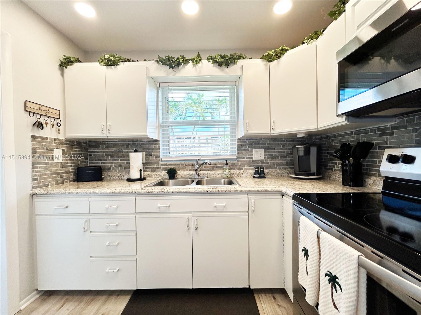 5300 Washington St D106, Hollywood, Florida 33021, 1 Bedroom Bedrooms, ,2 BathroomsBathrooms,Residentiallease,For Rent,5300 Washington St D106,A11545394