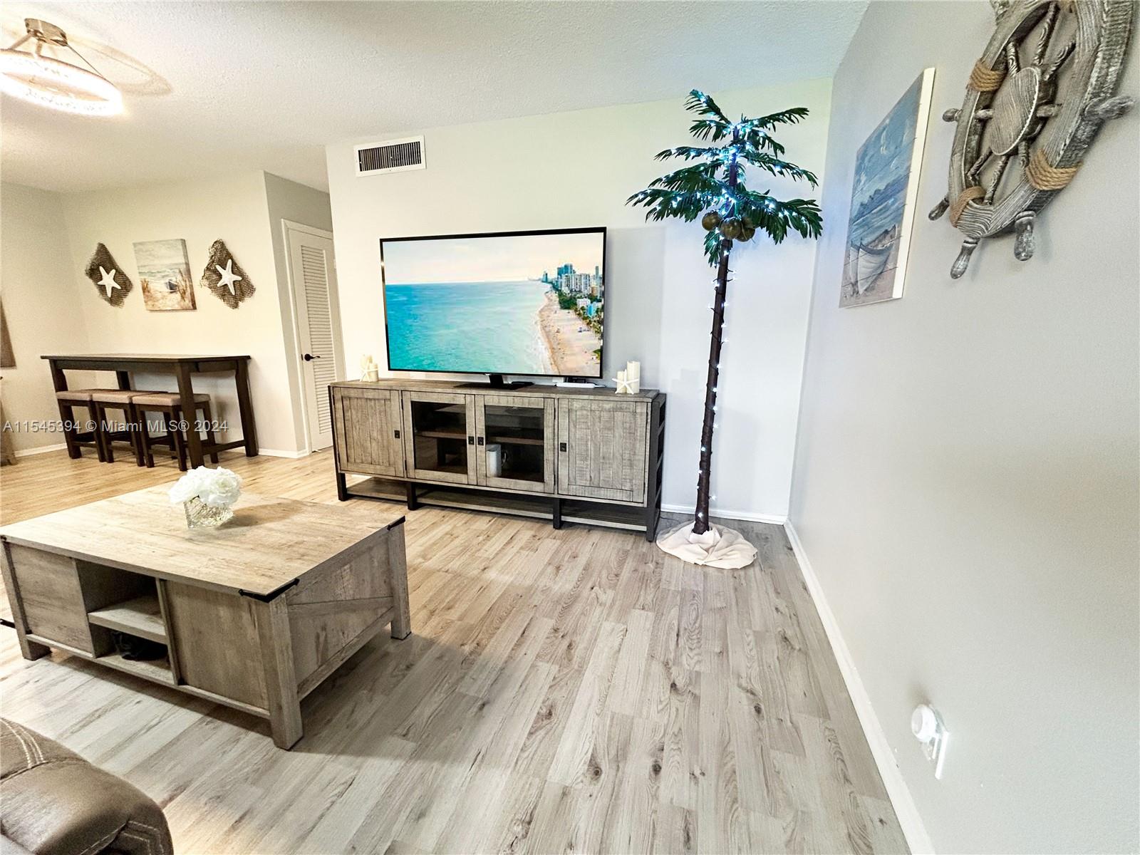 5300 Washington St D106, Hollywood, Florida 33021, 1 Bedroom Bedrooms, ,2 BathroomsBathrooms,Residentiallease,For Rent,5300 Washington St D106,A11545394