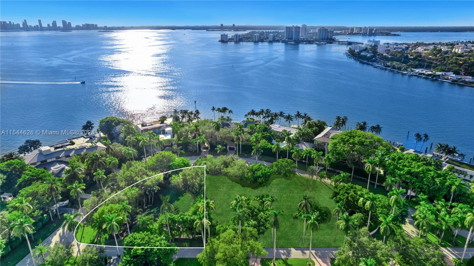 31 La Gorce Cir, Miami Beach, FL, 33141 United States, 7 Bedrooms Bedrooms, ,7 BathroomsBathrooms,Residential,For Sale,La Gorce Cir,A11544626