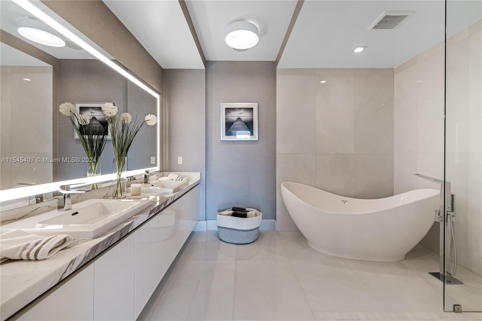 330 Sunny Isles Blvd, Sunny Isles Beach, FL, 33160 United States, 3 Bedrooms Bedrooms, ,4 BathroomsBathrooms,Residential,For Sale,Sunny Isles Blvd,A11545407