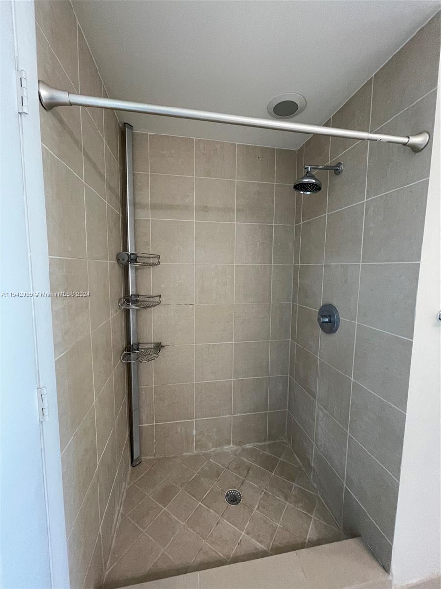 Miami, Florida 33137, 1 Bedroom Bedrooms, ,1 BathroomBathrooms,Residentiallease,For Rent,A11542955
