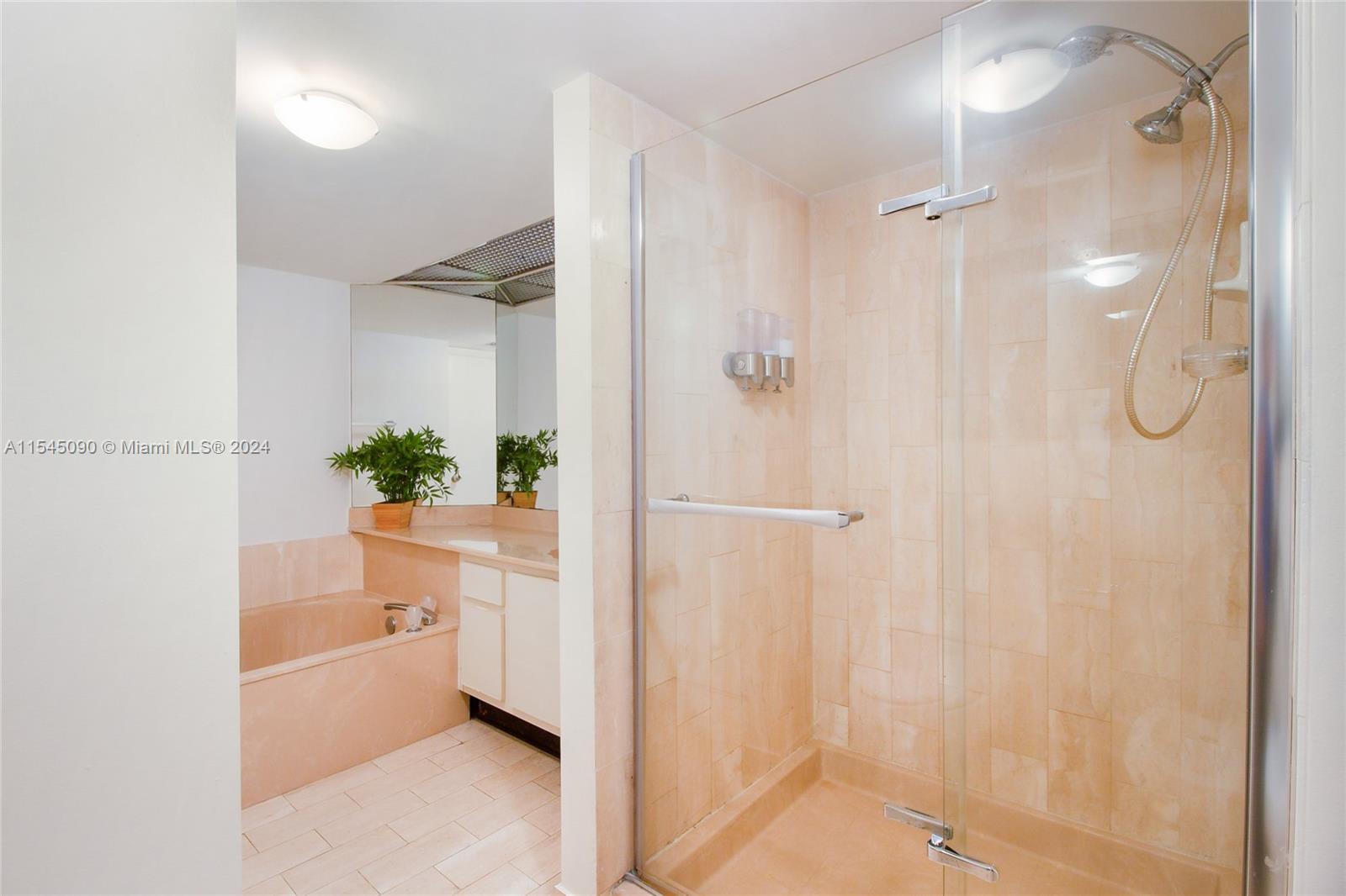 1717 N Bayshore Dr A-1553, Miami, Florida 33132, 1 Bedroom Bedrooms, ,1 BathroomBathrooms,Residentiallease,For Rent,1717 N Bayshore Dr A-1553,A11545090