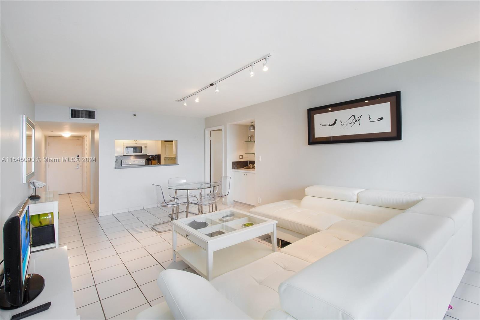 1717 N Bayshore Dr A-1553, Miami, Florida 33132, 1 Bedroom Bedrooms, ,1 BathroomBathrooms,Residentiallease,For Rent,1717 N Bayshore Dr A-1553,A11545090