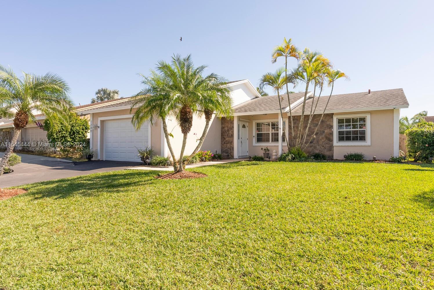 1302 N Fieldlark Ln, Homestead, Florida 33035, 3 Bedrooms Bedrooms, ,2 BathroomsBathrooms,Residential,For Sale,1302 N Fieldlark Ln,A11545444