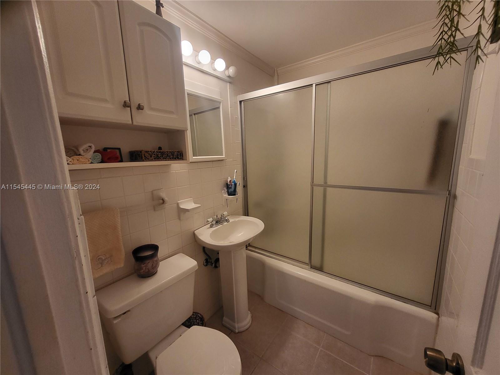 Dania Beach, Florida 33004, 3 Bedrooms Bedrooms, ,2 BathroomsBathrooms,Residential,For Sale,A11545445