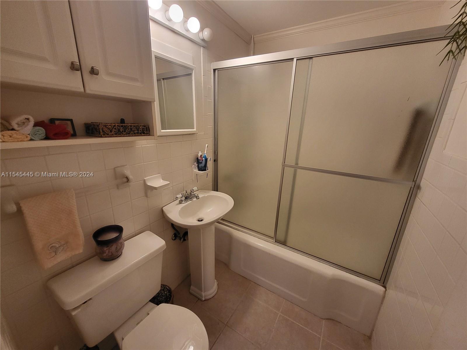 Dania Beach, Florida 33004, 3 Bedrooms Bedrooms, ,2 BathroomsBathrooms,Residential,For Sale,A11545445